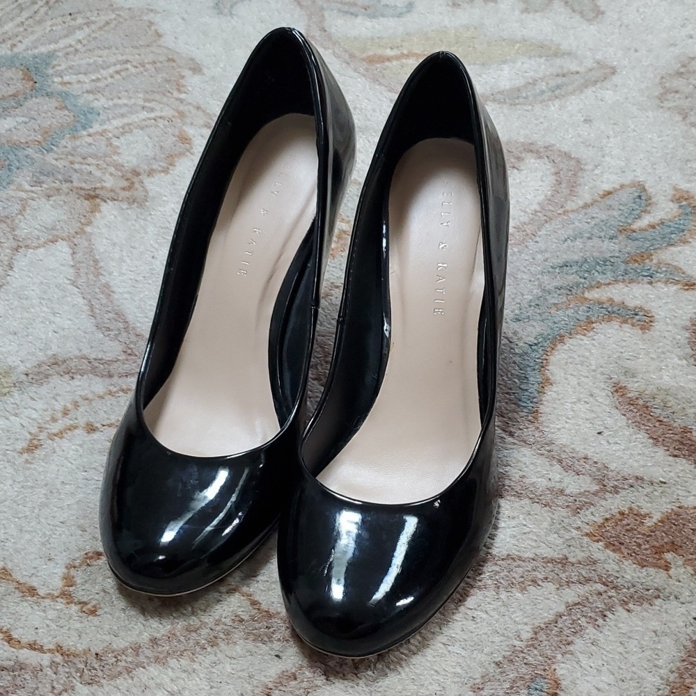 Kelly & Katie Coderno pumps